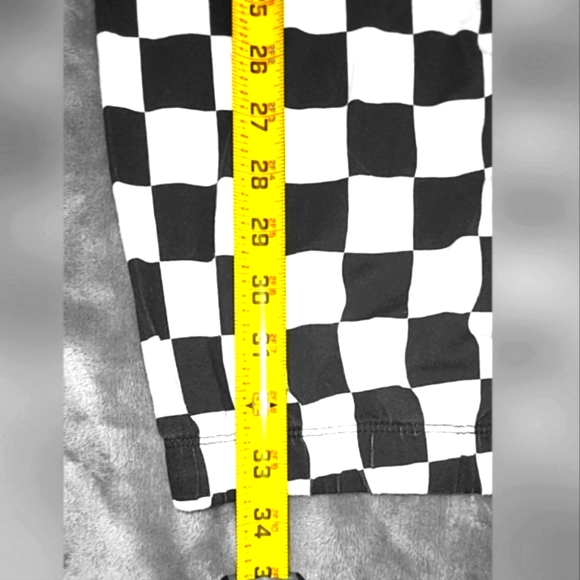 No Boundries Checkered Leggings - Picture 8 of 9